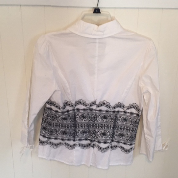 Kenar Embroidered Blouse. - Picture 3 of 4